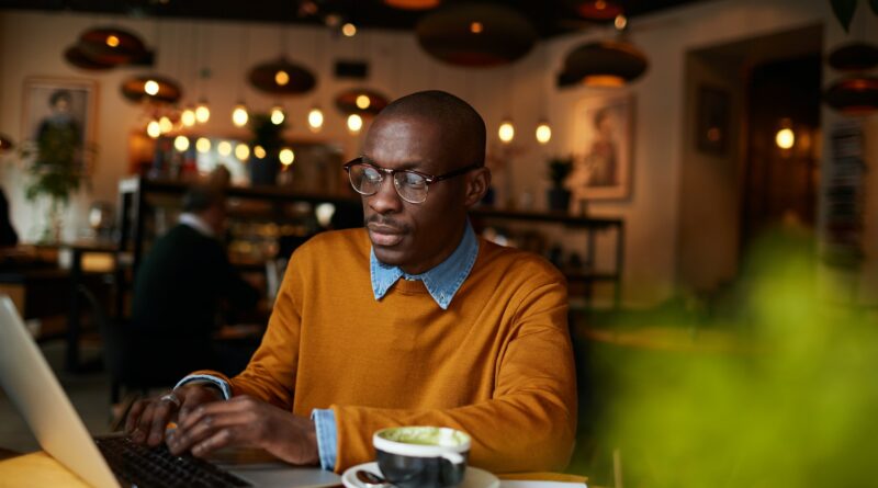 Blogger in Coffee Shop